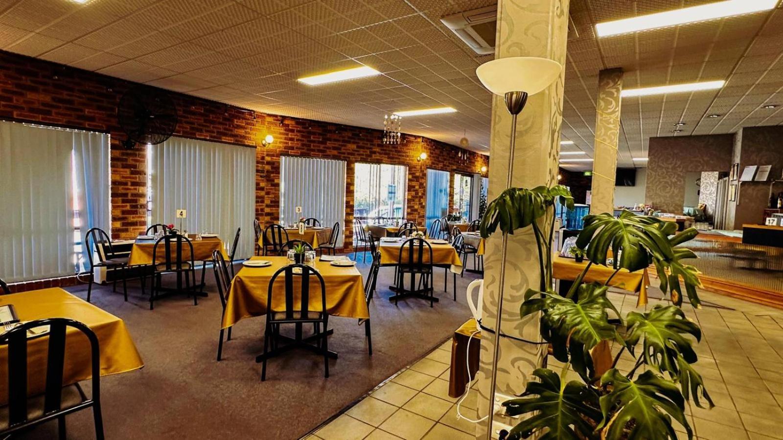 Mountain Creek Motel Bar & Restaurant Mount Beauty Exterior foto